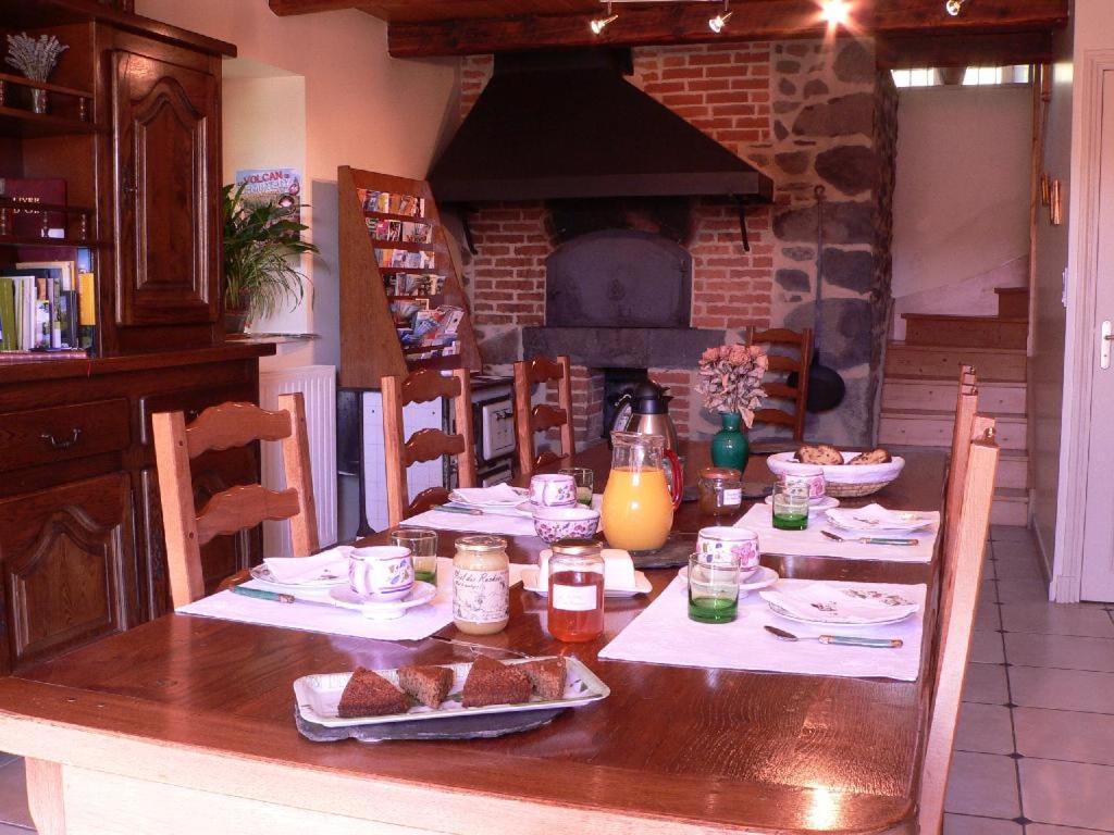 Maison D'Hotes La Nichee Rochefort-Montagne Kültér fotó