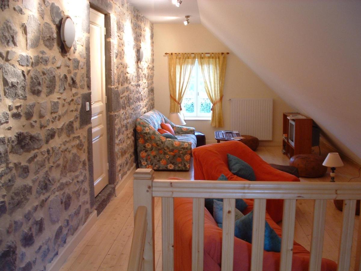 Maison D'Hotes La Nichee Rochefort-Montagne Kültér fotó
