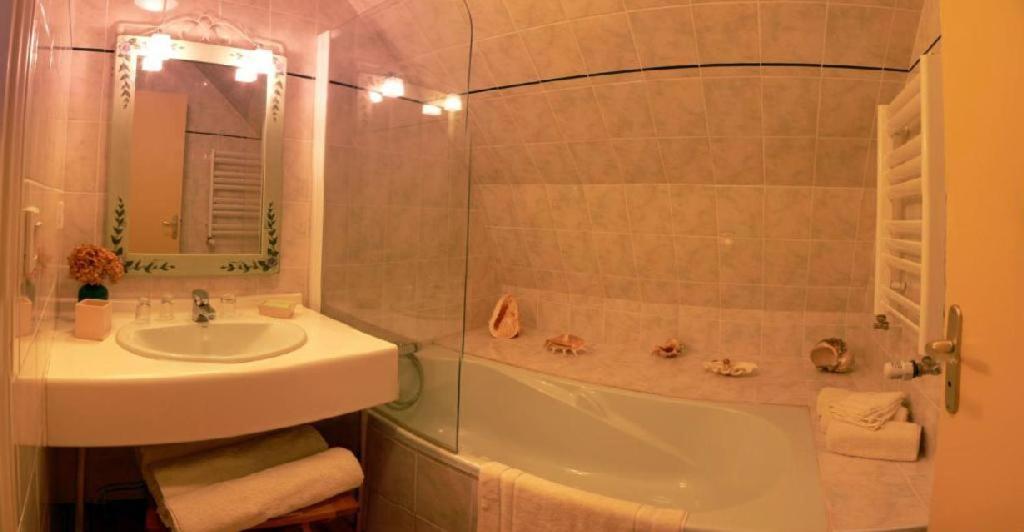 Maison D'Hotes La Nichee Rochefort-Montagne Kültér fotó